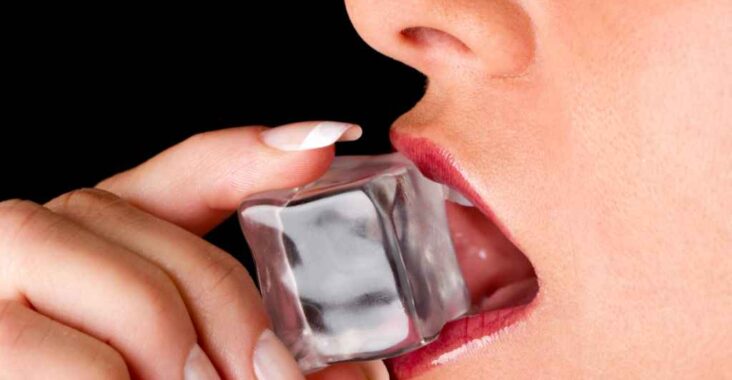 Dampak Mengunyah atau Makan Es Batu, Pada Kesehatan Gigi