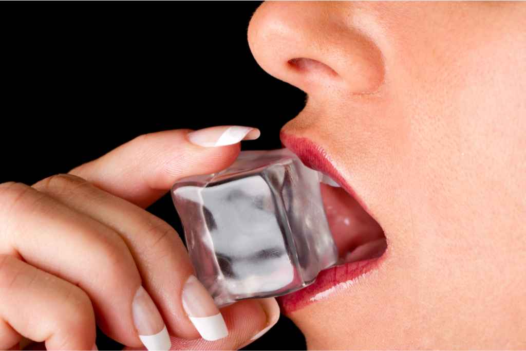 Dampak Mengunyah atau Makan Es Batu, Pada Kesehatan Gigi